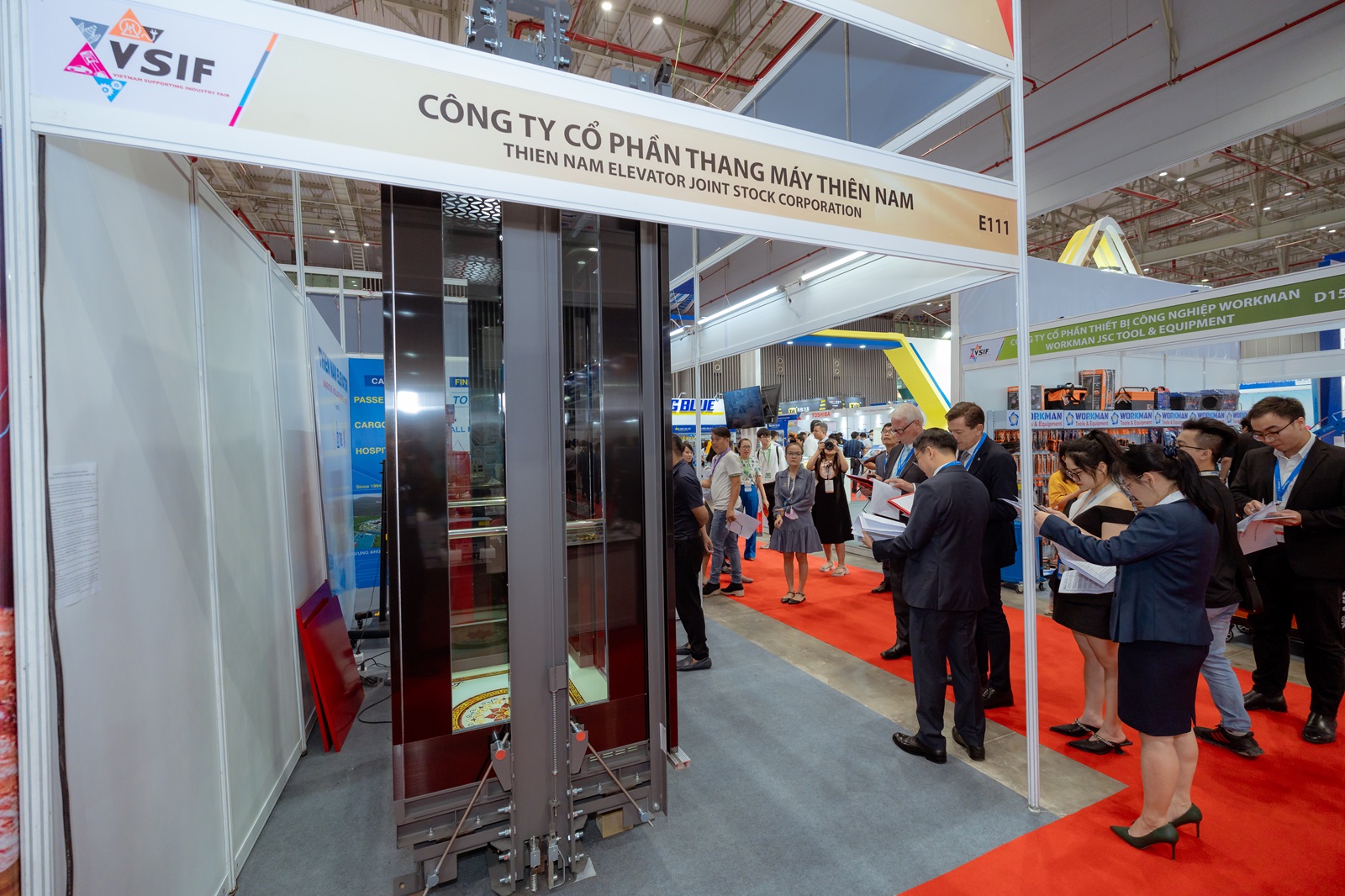 Mẫu cabin thang máy của Thiên Nam trưng bày tại Vietnam Elevator Expo
