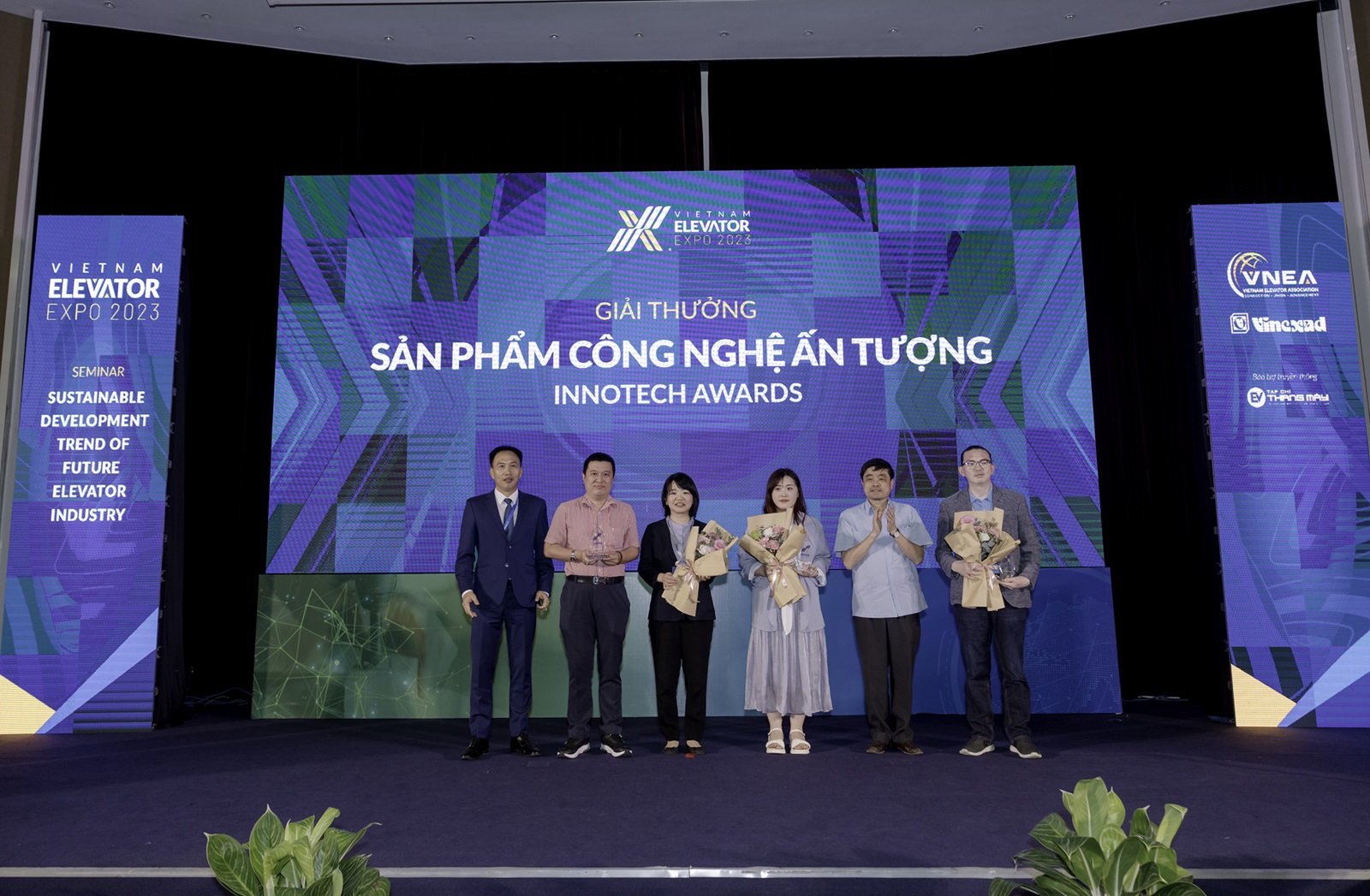 Lễ trao giải cho các đơn vị đạt giải thưởng tại triển lãm quốc tế thang máy